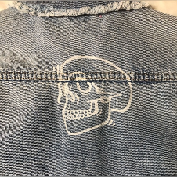 AZALEA WANG SKULL DISTRESSED DENIM JACKET SIZE: LARGE - Picture 6 of 8